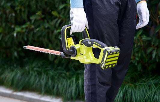 SEYVUM 22-inch Cordless Hedge Trimmer: A User-Friendly Tool with Convenient Trigger Switch